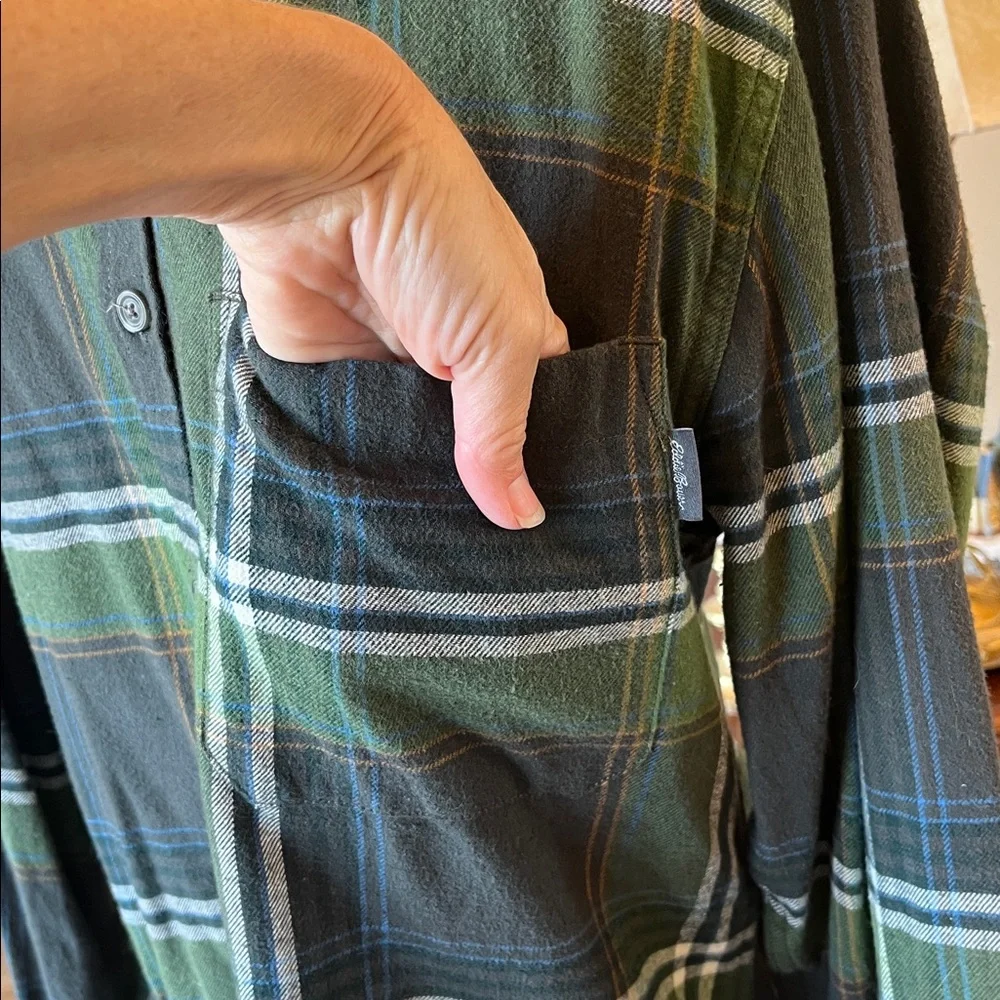 Eddie Bauer Soft Flannel Button Down Front Green Plaid Mens Medium Shirt